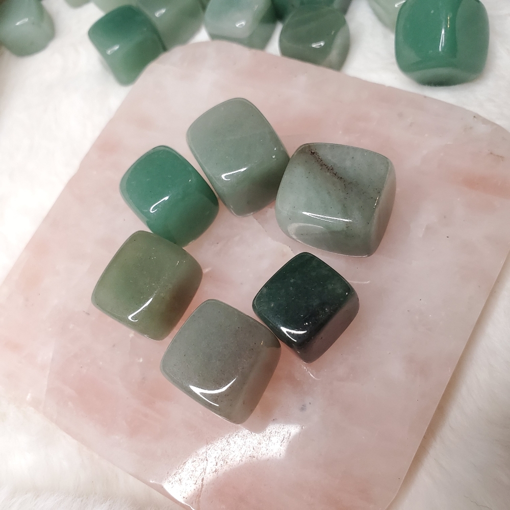 Set of 6 Green Aventurine Cubes - Picture 4 of 10